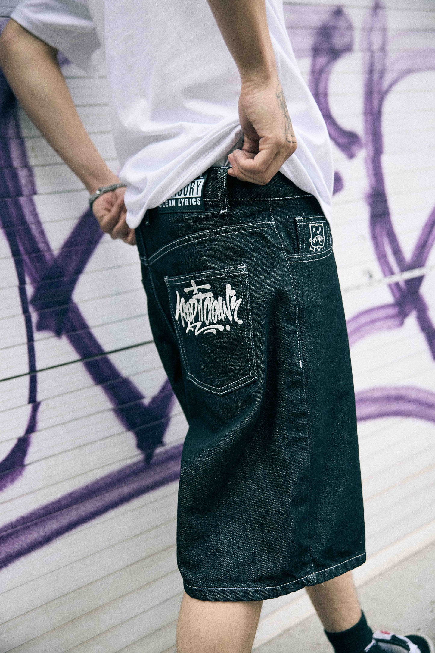 KEEP IT CLEAN - LOOSE SHORT - BLACK GRAFFITI TAG