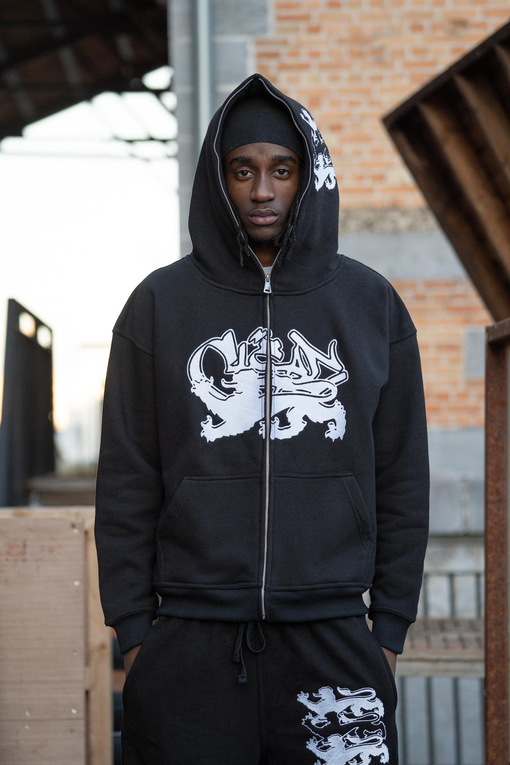 KEEP IT CLEAN "FEARED LION" TRAKSUIT BLACK