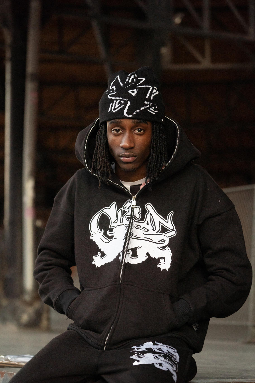 KEEP IT CLEAN "FEARED LION" TRAKSUIT BLACK