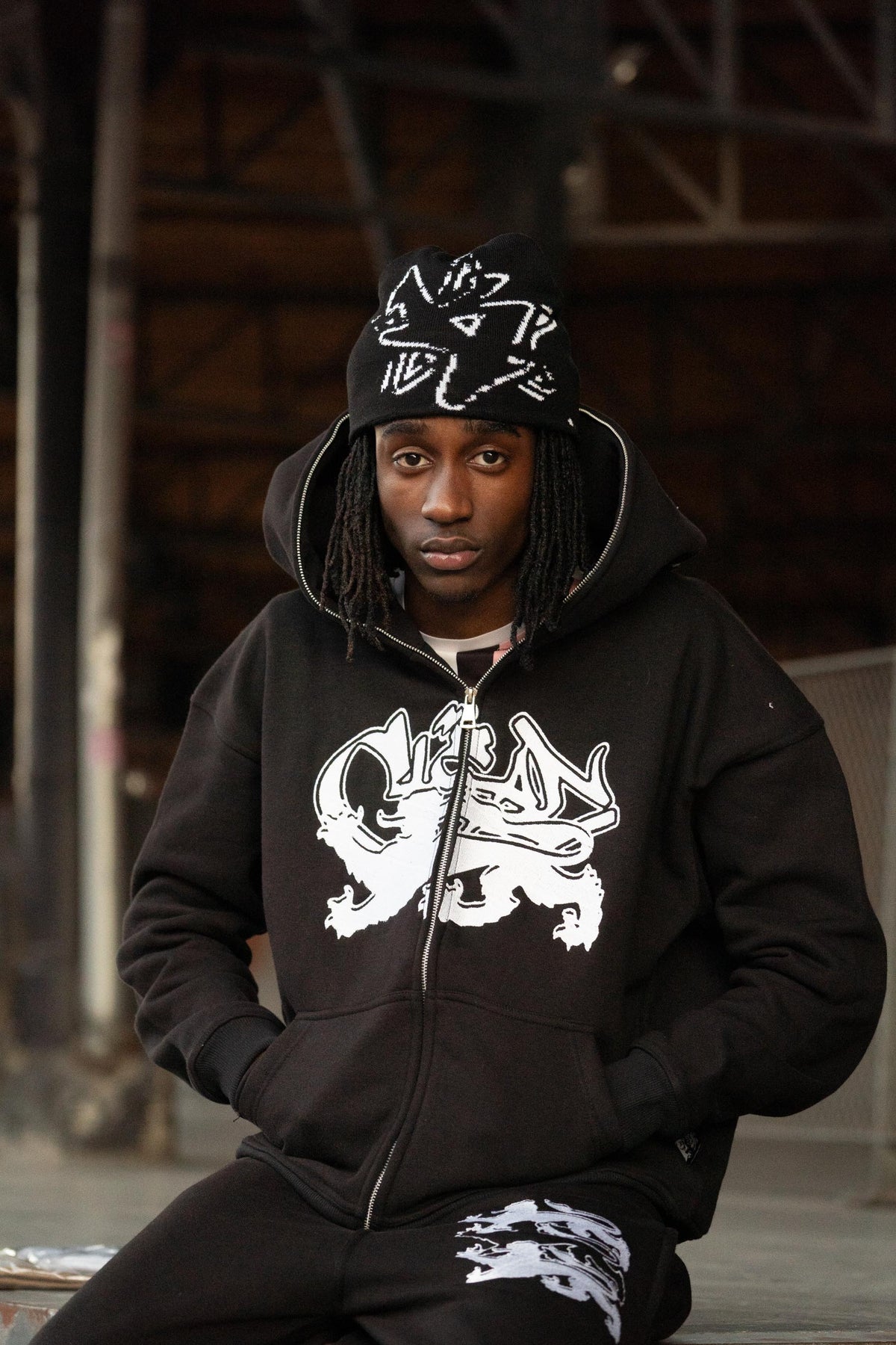 KEEP IT CLEAN "FEARED LION" TRAKSUIT BLACK