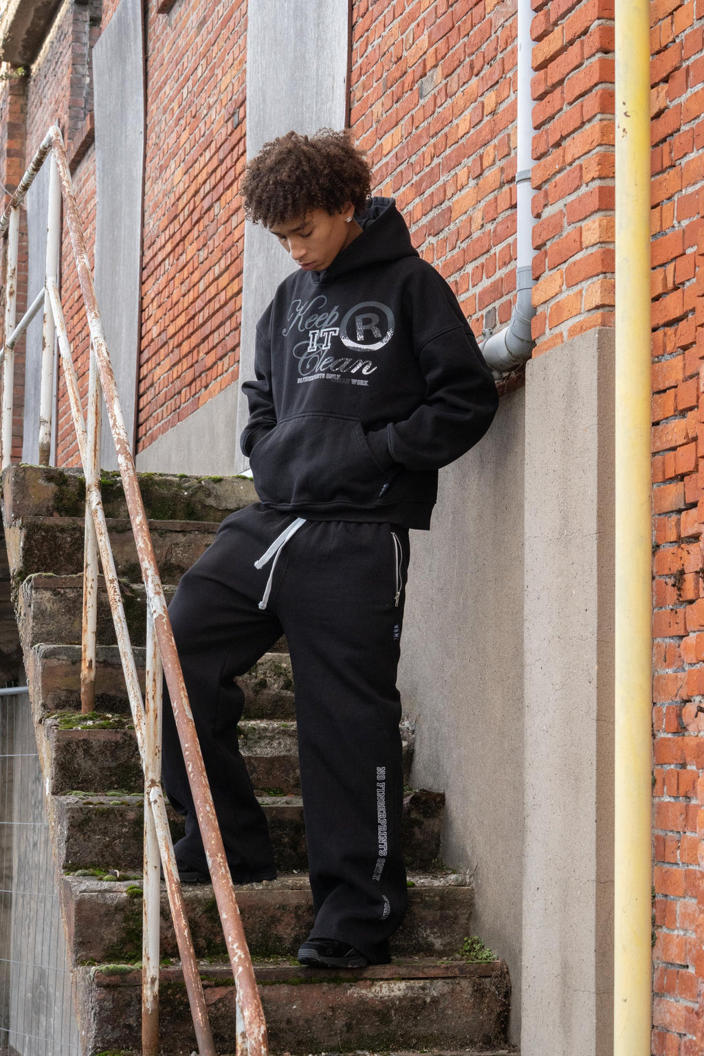 DISTRICT HOODIE BLACK