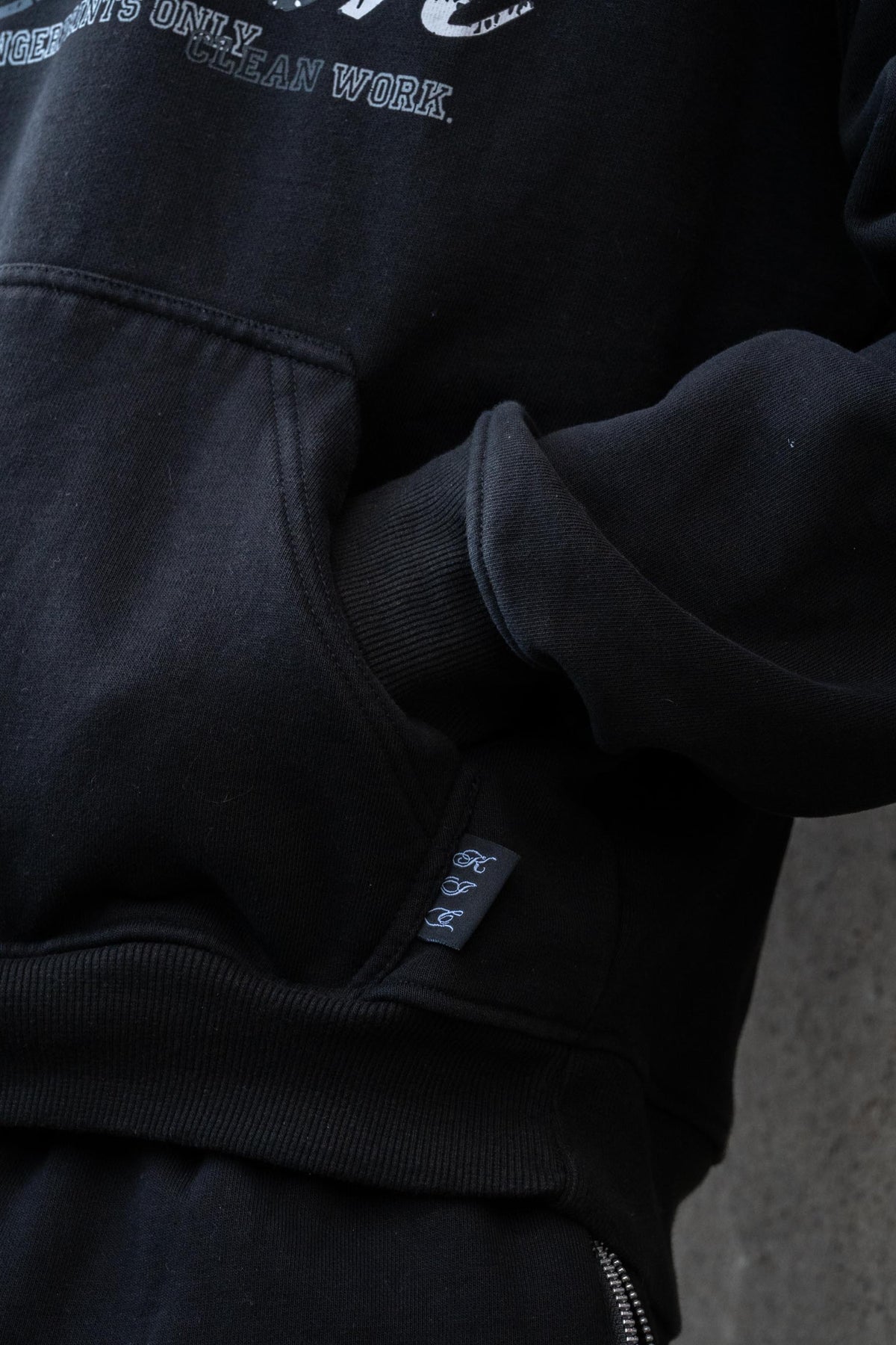 DISTRICT HOODIE BLACK