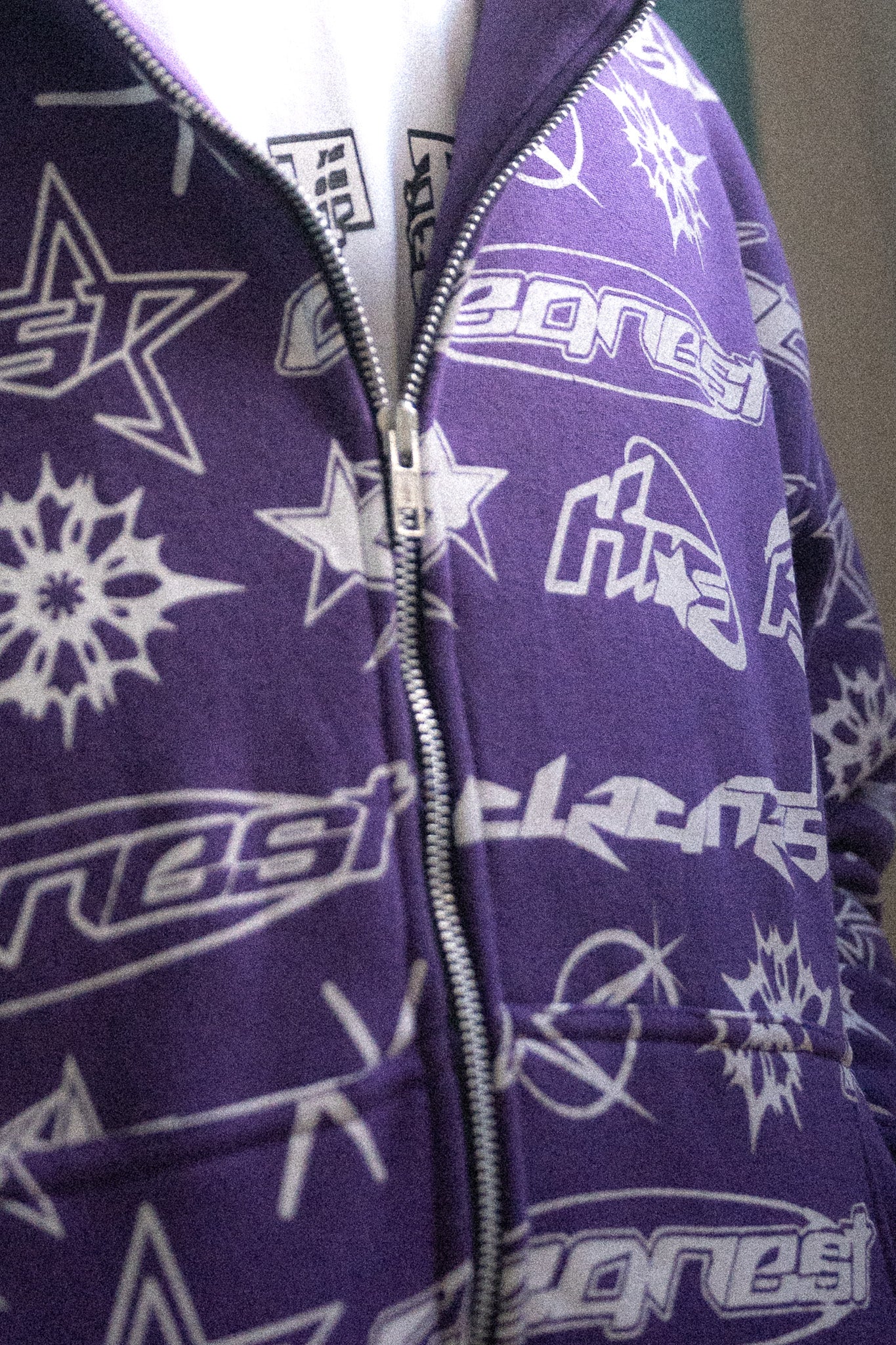 KEEP IT CLEAN - STENCIL ZIPPER HOOD - PURPLE/WHITE